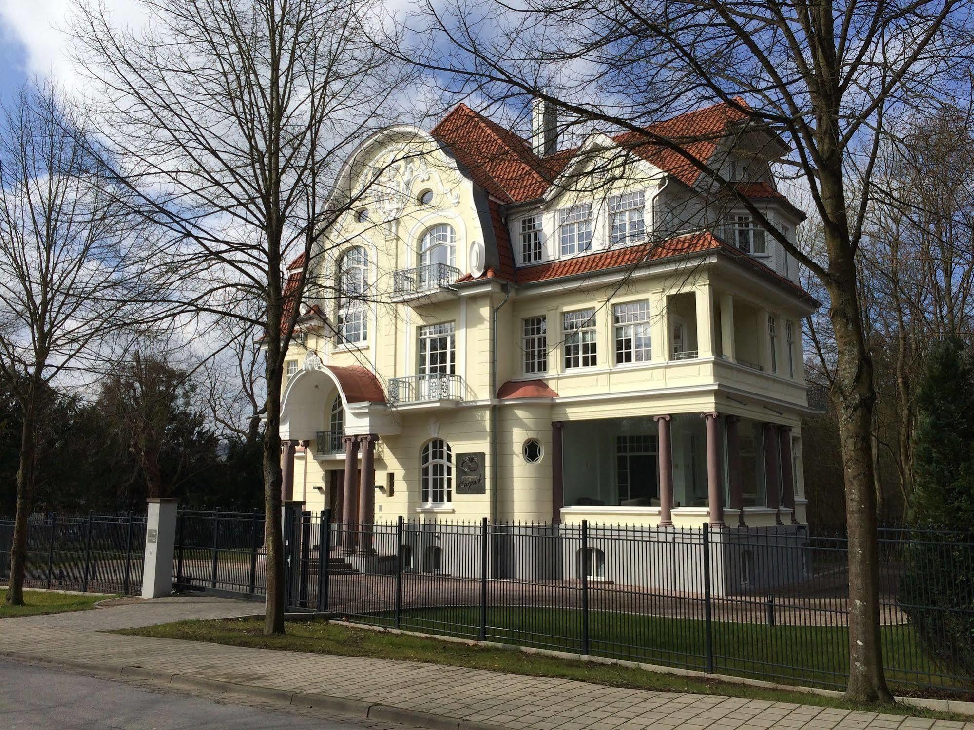 Appartements Am Kurpark 바트피르몬트 외부 사진