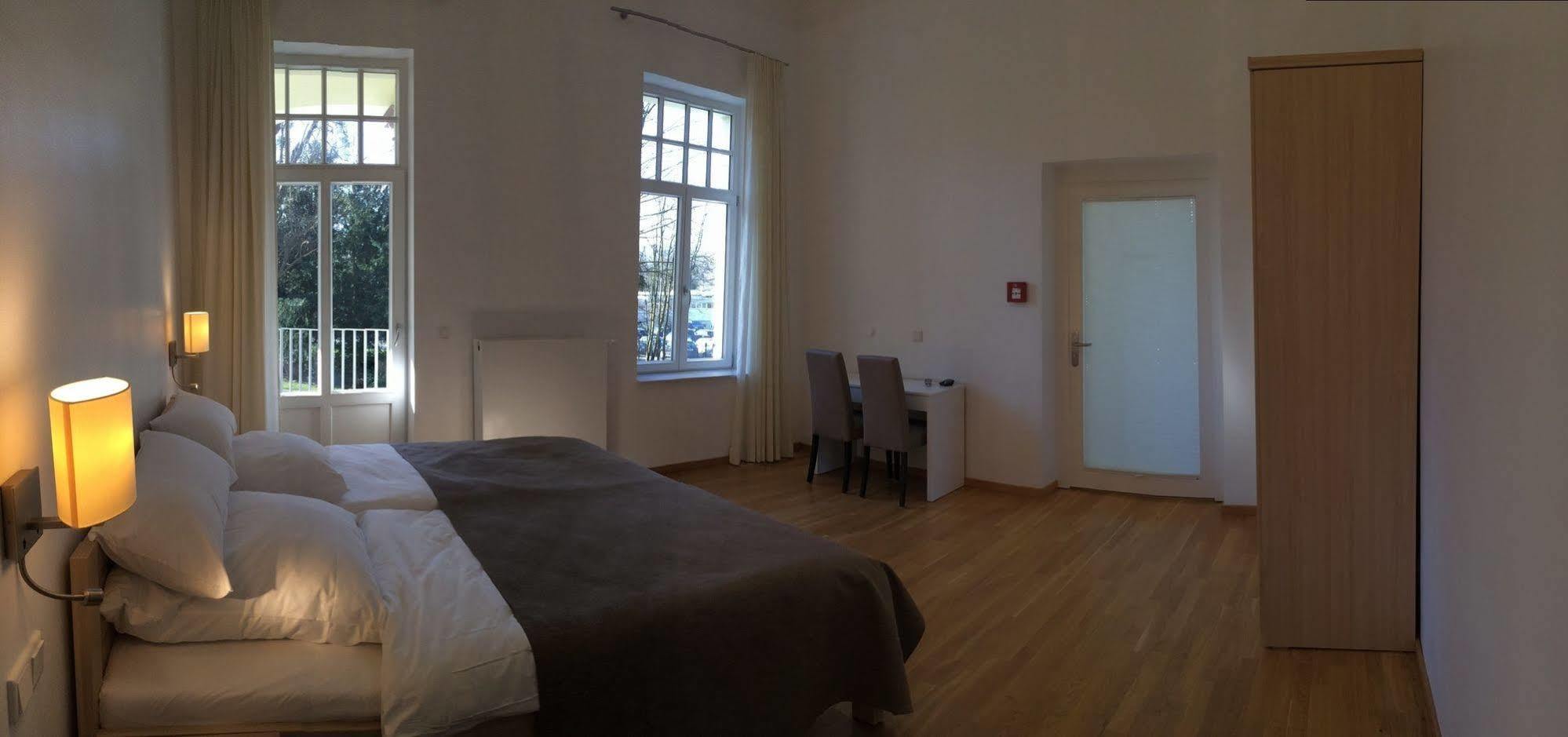 Appartements Am Kurpark 바트피르몬트 외부 사진